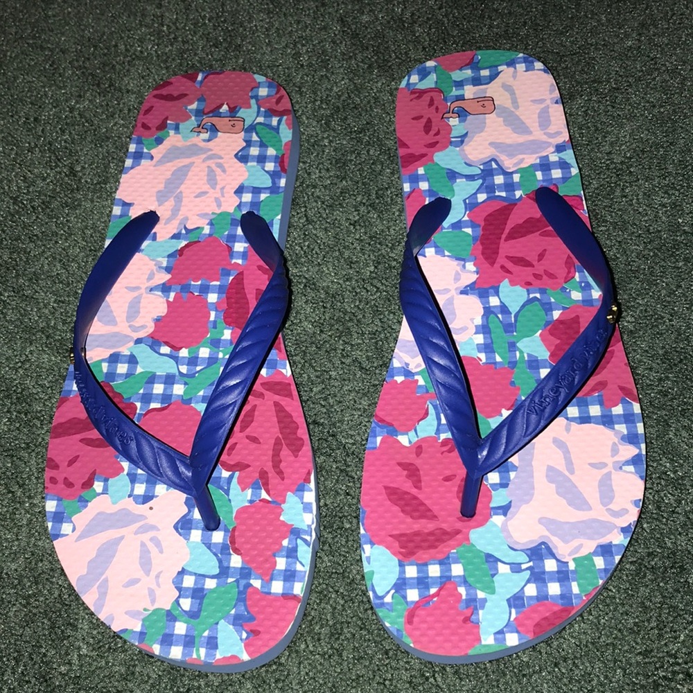 Vineyard Vines flip flops